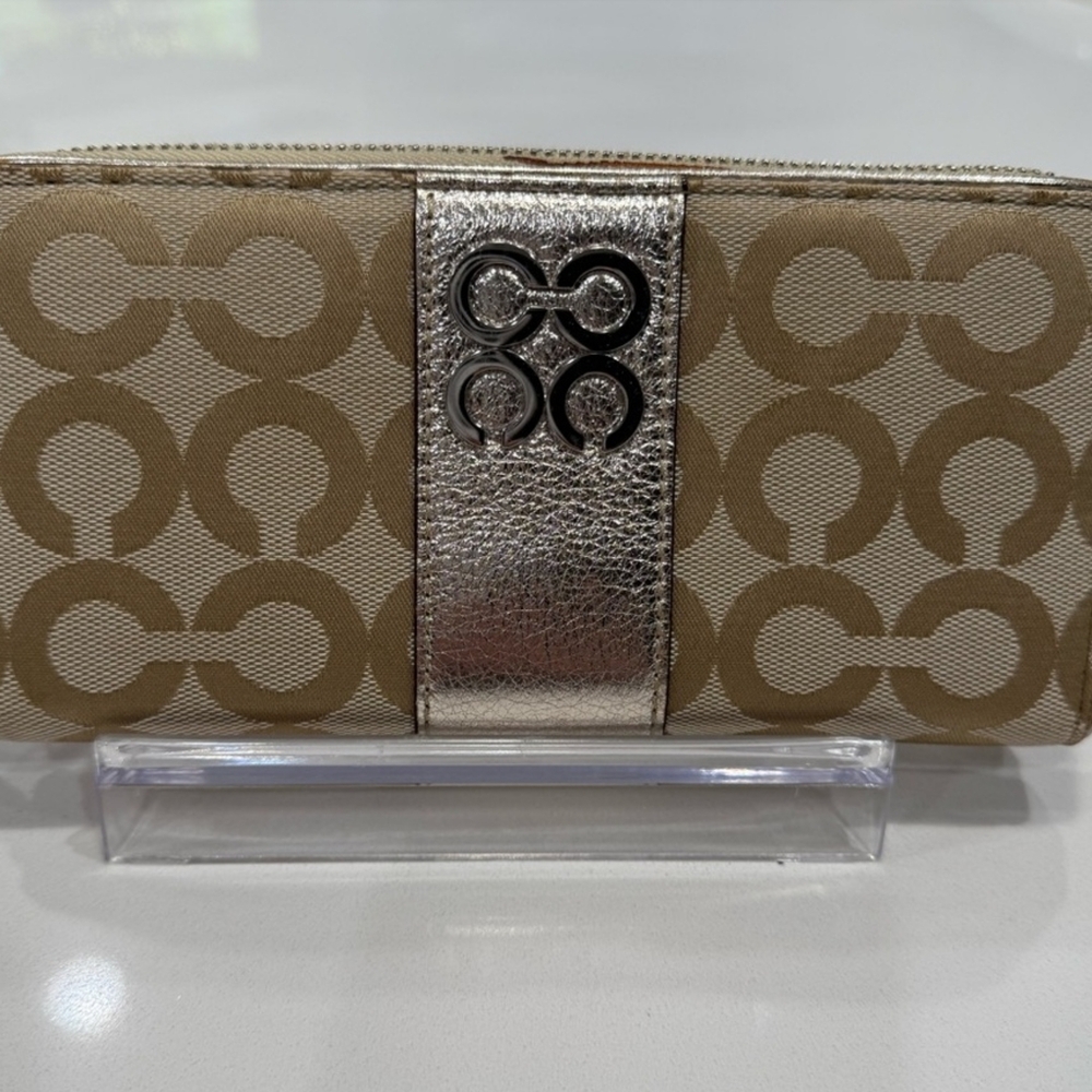 Coach Long Wallet /Metallic with Iconic Pattern